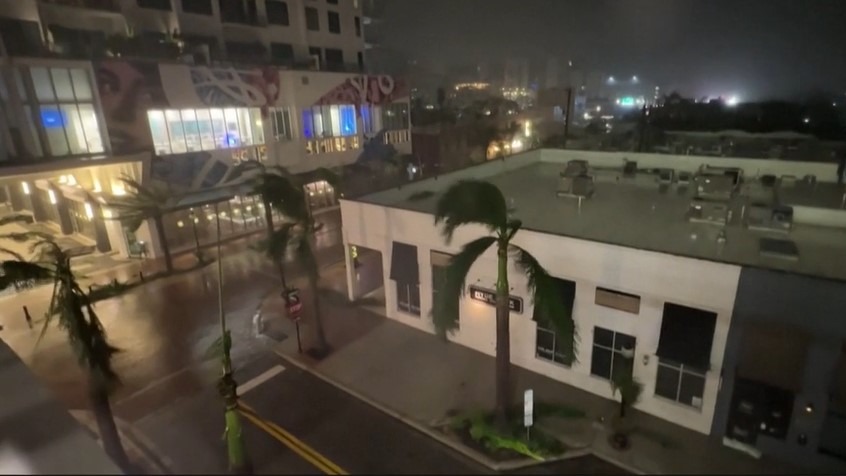 മിൽട്ടൺ ചുഴലിക്കാറ്റ് ഫ്ലോറിഡ തീരം തൊട്ടു ; വെള്ളപ്പൊക്ക മുന്നറിയിപ്പ്, നഗരങ്ങളിൽ അടിയന്തരാവസ്ഥ