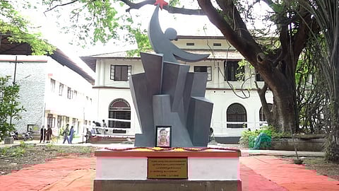 മഹാരാജാസ് കോളേജിലെ അഭിമന്യു സ്മാരകം പൊളിക്കേണ്ട; KSU പ്രവര്ത്തകരുടെ പൊതു താൽപര്യ ഹർജി തള്ളി ഹൈക്കോടതി