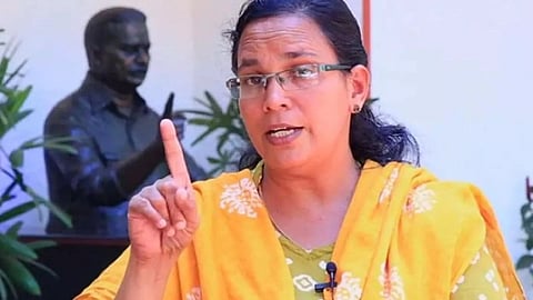 ഹേമ കമ്മിറ്റി റിപ്പോര്ട്ട്: നാലേമുക്കാൽ വർഷം റിപ്പോർട്ട് ഫ്രീസറിൽ വെച്ചു, ആരെ സംരക്ഷിക്കാനെന്ന് സർക്കാർ വ്യക്തമാക്കണം: കെ.കെ. രമ