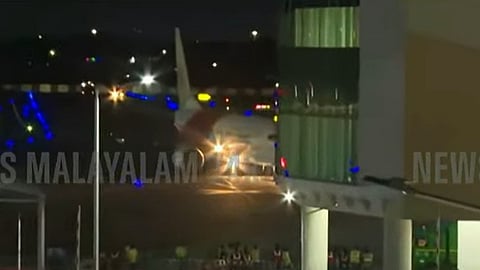 എല്ലാവരും സേഫ്; വിമാനം സുരക്ഷിതമായി ലാൻഡ് ചെയ്തു