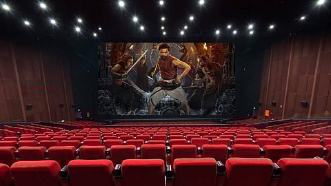 ഒരു സിനിമ പകര്ത്താന് പ്രതിഫലം ഒരു ലക്ഷം ! ഉപയോഗിച്ചത് ഐ ഫോണ് 14; പ്രതികള്ക്ക് പ്രിയം റിക്ലെയിനര് സീറ്റുകള്