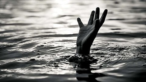 ദസറ ആഘോഷത്തിനു പോകവേ കാർ കനാലിലേക്ക് മറിഞ്ഞ് ഒരു കുടുംബത്തിലെ 7 പേർ മരിച്ചു: ഒരാളെ കാണാതായി