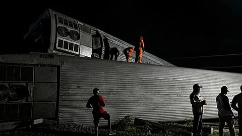 കവരൈപേട്ട ട്രെയിൻ അപകടം: ട്രാക്കിലെ നട്ടും ബോൾട്ടും ഇളക്കി മാറ്റിയ നിലയിൽ, അന്വേഷണം ആരംഭിച്ച് എന്ഐഎ