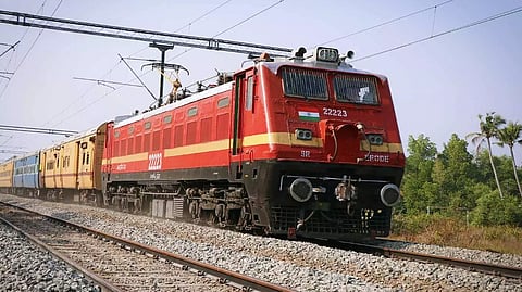 ട്രെയിൻ യാത്രക്കിടെ വൃദ്ധ ദമ്പതികളെ ബോധം കെടുത്തി കവർച്ച; കുടിവെള്ളത്തിൽ മയക്കുമരുന്ന് കലർത്തിയെന്ന് സംശയം