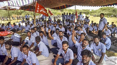 തമിഴ്നാട്ടിൽ ഒരു മാസമായി തുടരുന്ന സാംസങ് തൊഴിലാളി സമരം; സ്റ്റാലിൻ ഇടപെടണമെന്ന് ഇടത് പാർട്ടികൾ