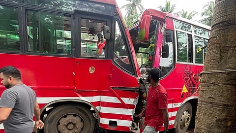 മനുഷ്യജീവന് അപകടം ഉണ്ടാക്കുന്ന രീതിയില് ബസ് ഓടിച്ചു; കോഴിക്കോട് അത്തോളിയിലെ അപകടത്തിൽ കേസെടുത്ത് പൊലീസ്