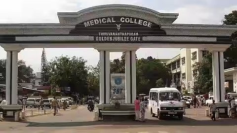 പൊള്ളലേറ്റ രോഗിയെ ക്യാഷ്വാലിറ്റിക്ക് മുന്നിൽ കിടത്തിയത് ആംബുലൻസ് ഡ്രൈവർ: വിശദീകരണവുമായി മെഡിക്കൽ കോളേജ്