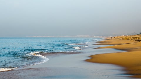 തീരദേശ നിയന്ത്രണ മേഖലാ നിയമങ്ങളിൽ മാറ്റം; തീരപ്രദേശത്തു നിന്ന് 50 മീറ്റർ വരെ 
കെട്ടിട്ടങ്ങൾ പണിയാൻ അനുവാദം