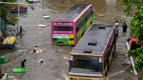 'തോരാമഴ'; തമിഴ്നാട്ടിൽ മഴ തുടരുന്നു; ഇനിയും ശക്തി പ്രാപിക്കുമെന്ന് കാലാവസ്ഥാ വകുപ്പ്