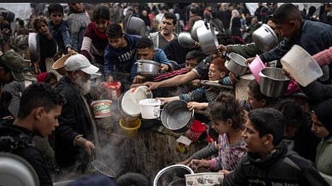 ഒരു കിലോ തക്കാളിക്ക് 180 ഡോളർ മുതൽ, ഒരു കിലോ പഞ്ചസാര 60 ഡോളർ വരെ; വിലക്കയറ്റത്തിൽ വലഞ്ഞ് ഗാസയിലെ ജനങ്ങൾ