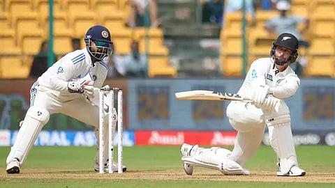 അടിപൊളി കോണ്വേ; ഇന്ത്യക്കെതിരെ രണ്ടാം ദിനം ലീഡ് നേടി ന്യൂസിലാന്ഡ്