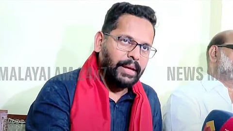 ചുവപ്പണിഞ്ഞ് സരിൻ; ആരോപണങ്ങൾക്ക് പാലക്കാട് തെരഞ്ഞെടുപ്പ് മറുപടി നൽകുമെന്ന് ആദ്യ പ്രതികരണം