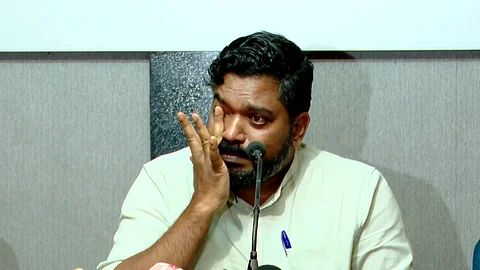 വടകരയില് ഒരു മുസ്ലീം വേണമെന്നത് ആരുടെ തീരുമാനം? ഇപ്പോള് നടന്നത് പാലക്കാട്-വടകര-ആറന്മുള കരാര്: എ.കെ. ഷാനിബ്