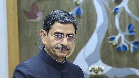 തമിഴ് തായ് വാഴ്ത്ത് വിവാദം: "കുറുക്കനെ പോലെ പെരുമാറരുത്, സ്റ്റാലിനുമായി കലഹിക്കരുത്"; ഗവർണർക്ക് മുന്നറിയിപ്പുമായി പോസ്റ്ററുകൾ