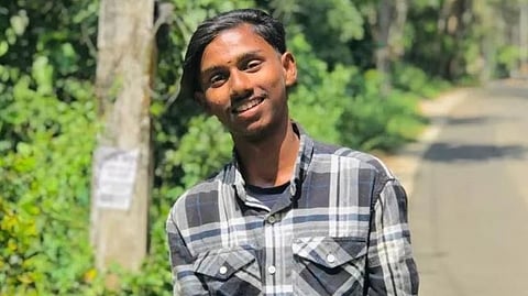 ഓവർടേക്ക് ചെയ്യുന്നതിനിടെ ബൈക്ക് ബസിനടിയിൽപ്പെട്ടു; വിദ്യാർഥിക്ക് ദാരുണാന്ത്യം