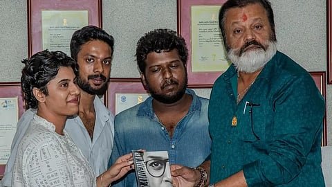 സുരേഷ് ഗോപിക്ക് അംബേദ്കറിന്റെ പുസ്തകം സമ്മാനിച്ച് സത്യജിത് റേ ഇന്സ്റ്റിറ്റ്യൂട്ട് വിദ്യാര്ത്ഥികള്