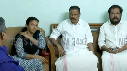 "പാർട്ടി നവീൻ ബാബുവിൻ്റെ കുടുംബത്തിനൊപ്പം"; വീട് സന്ദർശിച്ച് സിപിഎം സംസ്ഥാന സെക്രട്ടറി