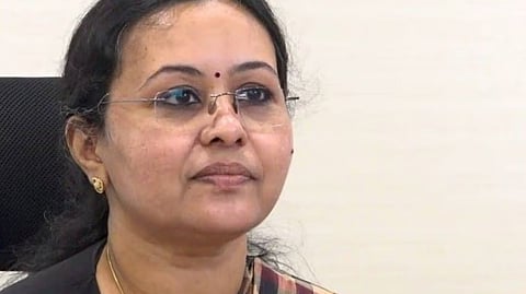 പ്രശാന്തൻ സർക്കാർ ജീവനക്കാരനല്ല, നിയമോപദേശം തേടിയത്
ടെർമിനേറ്റ് ചെയ്യാൻ: വീണ ജോർജ്