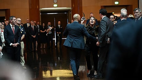 ഇത് നിങ്ങളുടെ ഭൂമിയല്ല, നിങ്ങൾ എൻ്റെ രാജാവുമല്ല; ചാൾസ് രാജാവിനെതിരെ മുദ്രാവാക്യങ്ങളുയർത്തി ഓസ്ട്രേലിയൻ സെനറ്റർ