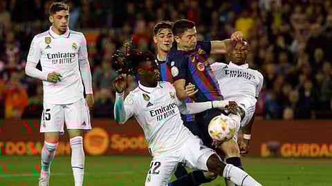 കാൽപന്ത് ആരാധകർക്ക് ഉറക്കമില്ലാത്ത 'എൽ ക്ലാസിക്കോ' രാവ്; സാൻ്റിയാഗോ ബെർണബ്യൂവിന് ഇന്ന് തീപിടിക്കും!