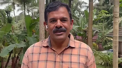സർക്കാർ സർവീസിലിരിക്കെ പെട്രോൾ പമ്പിന് അപേക്ഷിച്ചത് ചട്ടലംഘനം; ടി.വി. പ്രശാന്തിന് സസ്പെൻഷൻ