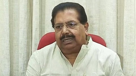 കോഴ വിവാദം ആരും ഇപ്പോൾ ചർച്ച ചെയ്യരുത്, നിർദേശം മറികടക്കുന്നവർ പാർട്ടിക്ക് പുറത്ത് പോകേണ്ടിവരും: പി.സി. ചാക്കോ