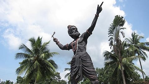 'പരശുരാമന് മഴുവെറിഞ്ഞ് നേടിയതല്ല... തിരകള് തിരുമുല്ക്കാഴ്ച നല്കിയതുമല്ല... മാവേലി പാട്ട് പാടുമീ മലയാളം'