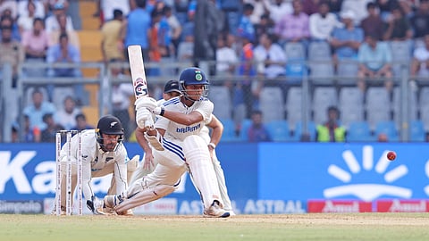 കീവികളുടെ ചിറകരിഞ്ഞ് ജഡേജയും സുന്ദറും, 235ന് പുറത്ത്; ഇന്ത്യക്ക് നാലു വിക്കറ്റുകൾ നഷ്ടമായി