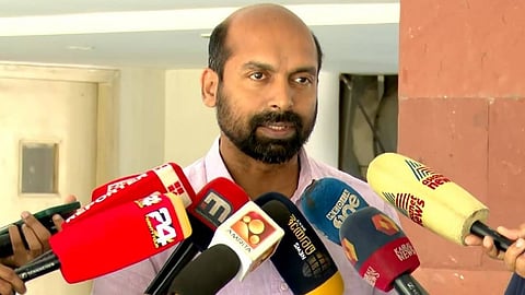 ഫാസിസ്റ്റ് വിരുദ്ധ സമ്മേളനത്തിൽ പങ്കെടുക്കുന്നതിന് യാത്രാ വിലക്കുമായി കേന്ദ്രം; ജനാധിപത്യത്തോടുള്ള അവഗണനയെന്ന് വി.ശിവദാസൻ എംപി