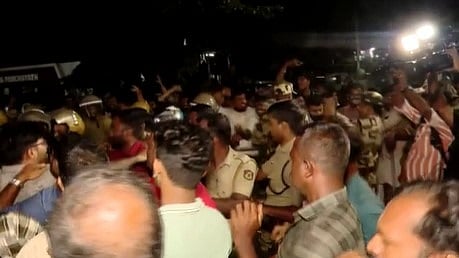 ചേലക്കര ഉപതെരഞ്ഞെടുപ്പ്: ചെറുതുരുത്തിയിൽ പ്രചാരണത്തിനിടെ സംഘർഷം