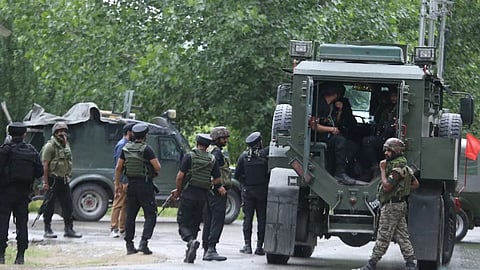 ജമ്മു കശ്മീരിൽ സൈനിക ക്യാമ്പിന് നേരെ ഭീകരാക്രമണം; തിരിച്ചടിച്ച് സൈന്യം
