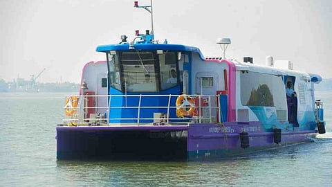 ഫോർട്ട്കൊച്ചി കായലിൽ വാട്ടർ മെട്രോ ബോട്ടുകൾ കൂട്ടിയിടിച്ചു