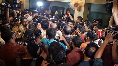 കോൺഗ്രസ് നേതാക്കളുടെ മുറിയിലെ റെയ്ഡ്; ഒന്നും കണ്ടെത്തിയില്ലെന്ന് പൊലീസ്