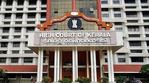 "വാർത്താ സമ്മേളനം റിപ്പോർട്ട് ചെയ്തതിന്റെ പേരിൽ മാധ്യമങ്ങൾക്കെതിരെ കേസെടുക്കാനാവില്ല"; ഹൈക്കോടതി