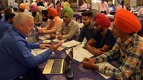 'ഫാസ്റ്റ് ട്രാക്ക് സ്റ്റുഡൻ്റ്സ് വിസ' ഇനിയില്ല; ഇന്ത്യൻ വിദ്യാർഥികളുടെ കനേഡിയൻ സ്വപ്നങ്ങൾ അവതാളത്തിലോ?