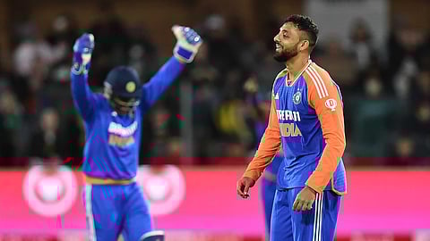 തോൽവിക്കിടയിലും ശ്രദ്ധേയമായി വരുണിൻ്റെ നിഗൂഢമായ സ്പിൻ മാജിക്