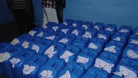 പാലക്കാട് തെരഞ്ഞെടുപ്പ് 'സ്പിരിറ്റ്' കൂടുന്നോ? ഒരു മാസത്തിനിടെ പിടിച്ചെടുത്തത് 5560 ലിറ്റർ വ്യാജ സ്പിരിറ്റ്