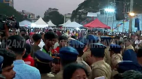 സംസ്ഥാന സ്കൂൾ കായികമേളയുടെ സമാപനച്ചടങ്ങിൽ സംഘർഷം; കുട്ടികളും പൊലീസുമായി ഉന്തും തള്ളും