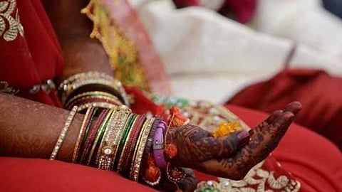 വയനാട്ടിൽ ശൈശവ വിവാഹമെന്ന് റിപ്പോർട്ട്; ഗോത്ര വിഭാഗങ്ങൾക്കിടയിൽ ബോധവത്കരണം നടത്തണമെന്ന് ഹൈക്കോടതി