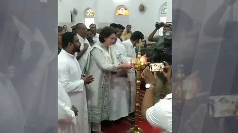 "ആരാധനാലയവും മതചിഹ്നങ്ങളും തെരഞ്ഞെടുപ്പ് പ്രചരണത്തിനുപയോഗിച്ചു"; പ്രിയങ്ക ഗാന്ധിക്കെതിരെ പരാതി