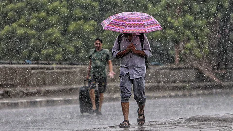 ബംഗാൾ ഉൾക്കടലിൽ പുതിയ ന്യൂനമർദ്ദം, കേരളത്തിൽ തുലാവർഷം ശക്തമായേക്കും; 5 ജില്ലകളിൽ ഇന്ന് യെല്ലോ അലേർട്ട്