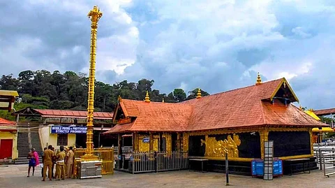 ശബരിമല തീര്ഥാടനം: പതിനെട്ടാം പടിക്ക് മുകളില് മൊബൈല് ഫോണ് ഉപയോഗത്തിന് വിലക്ക്