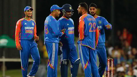 ഇന്ത്യയെ വിജയതിലകമണിയിച്ച് അർഷ് ദീപും തിലക് വർമയും; 2-1ന് മുന്നിൽ