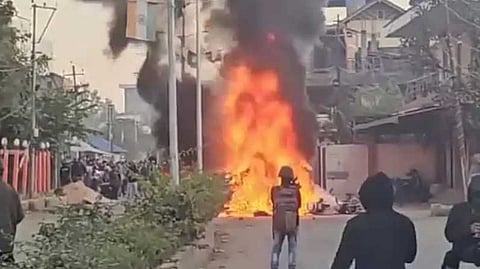 മണിപ്പൂരിൽ കാണാതായ മൂന്ന് മെയ്തികളുടെ മൃതദേഹം കണ്ടെത്തി; ഇംഫാലിൽ പ്രതിഷേധം രൂക്ഷം