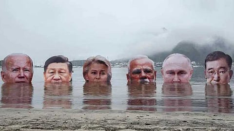 ലോകനേതാക്കളുടെ കട്ടൗട്ടുകൾ പുഴയിൽ മുക്കി ബ്രസീൽ ഗോത്രവർഗക്കാർ; പ്രതിഷേധം കാലാവസ്ഥ നയത്തിനെതിരെ