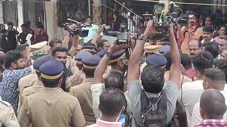 രാഹുൽ മാങ്കൂട്ടത്തിൽ ബൂത്തിൽ കയറി വോട്ട് ചോദിച്ചെന്ന് ആരോപണം; വഴി തടഞ്ഞ് ബിജെപി പ്രവർത്തകർ