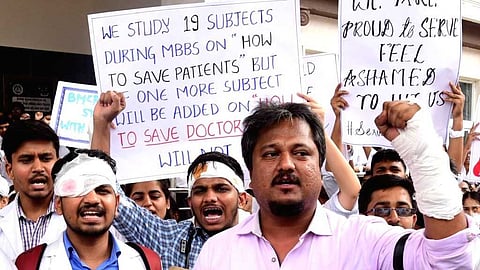 ജീവൻ ദാതാക്കൾക്ക് ആശുപത്രികൾ നരകതുല്യമായി മാറുമ്പോൾ...