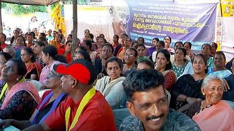 മുനമ്പം വഖഫ് ഭൂമി പ്രശ്നം: 43-ാം ദിവസത്തിലേക്ക് കടന്ന് റിലേ നിരാഹാര സമരം