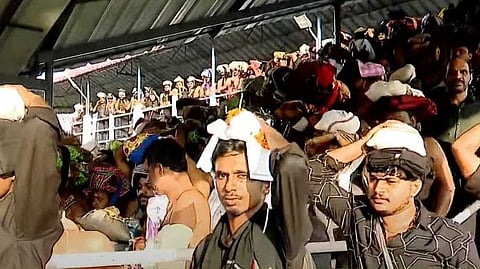 ശബരിമലയില് ഭക്തജന പ്രവാഹം; ഇന്നലെ ദർശനം നടത്തിയത് 72,000ത്തോളം തീർഥാടകർ, നടവരവിലും വർധന