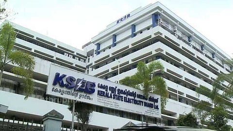 ഉപഭോക്താക്കളുടെ ശ്രദ്ധയ്ക്ക്; കെഎസ്ഇബി ഇനി അടിമുടി മാറും, ഡിസംബർ ഒന്ന് മുതല് അപേക്ഷകള് ഓണ്ലൈനായി മാത്രം
